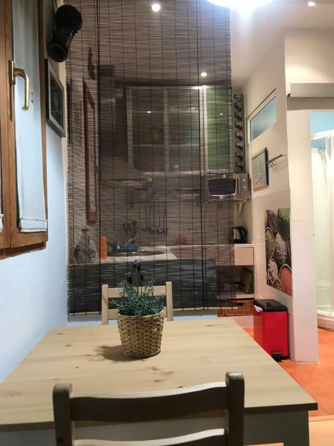 Apartamento En Corrala Madrid Bagian luar foto