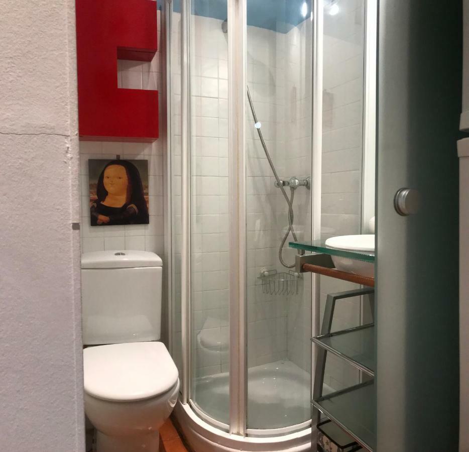 Apartamento En Corrala Madrid Bagian luar foto
